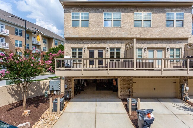 Building Photo - 3 br, 3.5 bath Townhome - 745 Fountainhead...