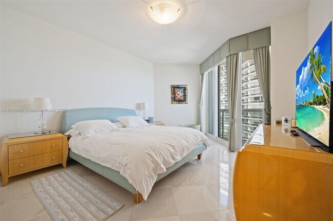 Building Photo - 9595 Collins Ave