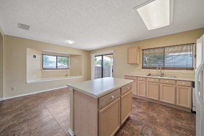 Building Photo - 5007 Shara Mist