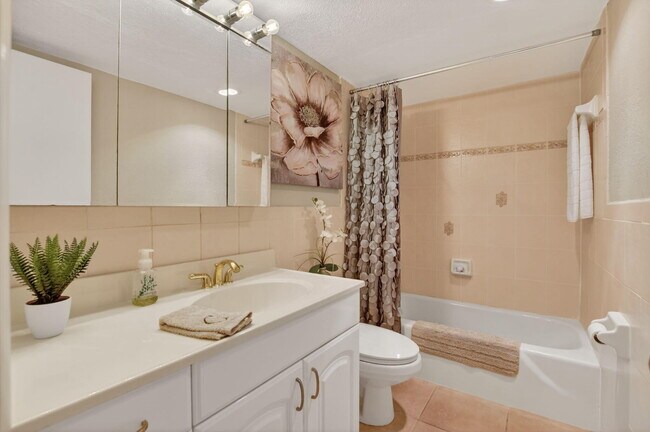 Building Photo - 3000 S Ocean Blvd