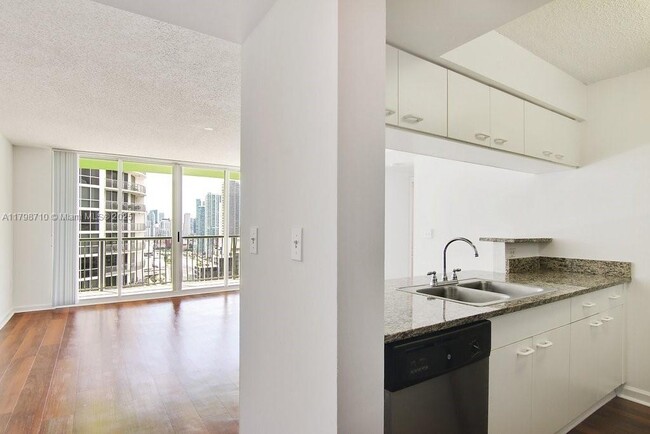 Building Photo - 1756 N Bayshore Dr