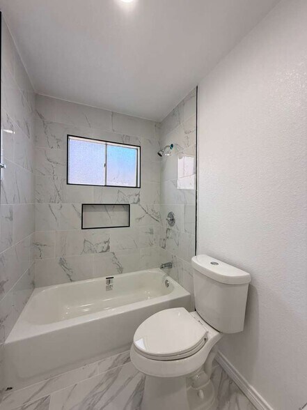 Building Photo - 4510 Briargrove St