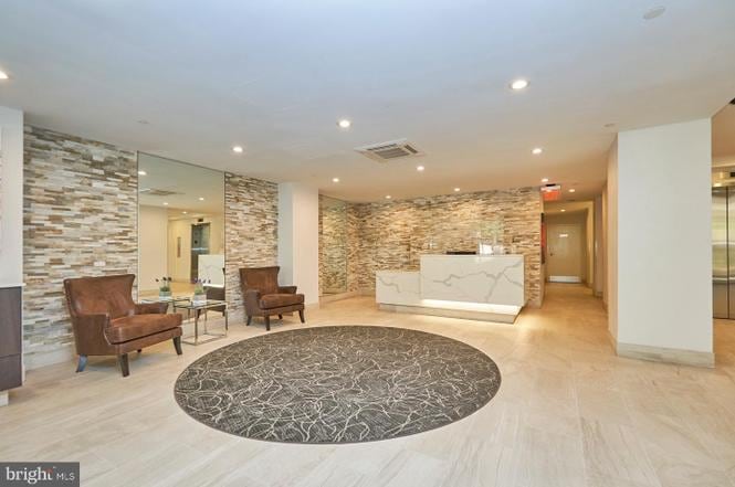 Building Photo - 1301 N Courthouse Rd