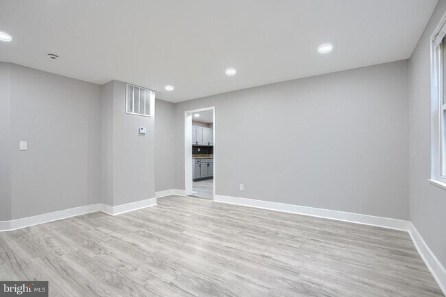 Building Photo - 3807 Fleetwood Ave