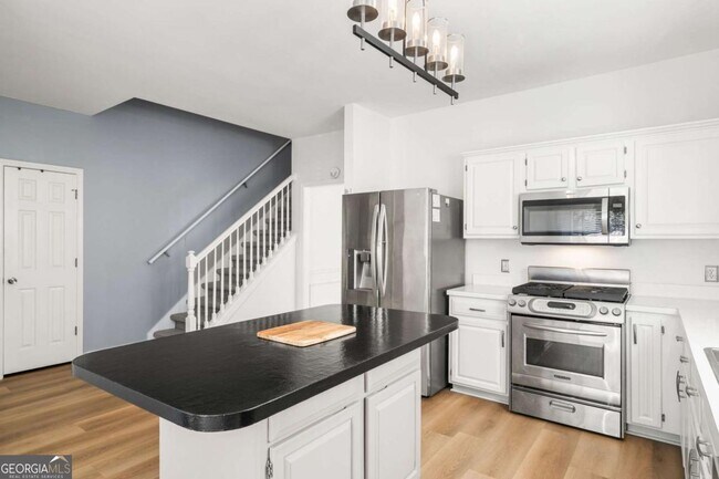 Building Photo - 529 Eastland Dr