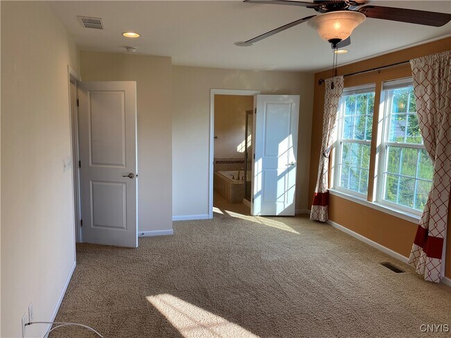 Building Photo - 107 Shaker Heights