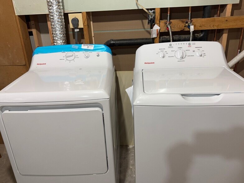 New laundry room - 10234 Heron Pond Ter