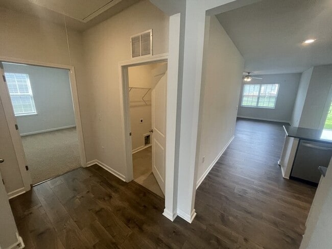 Building Photo - 908 Sea Holly Dr
