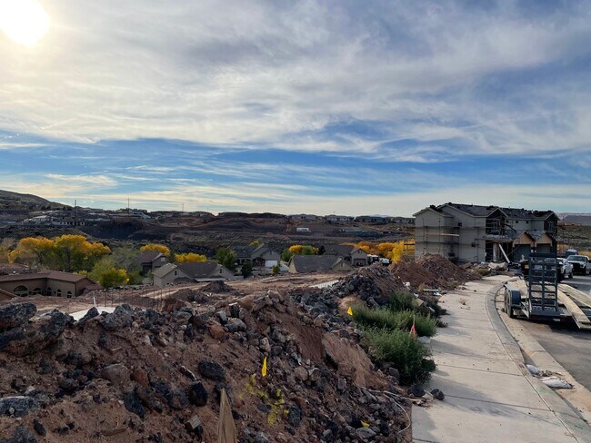 Building Photo - Great home located in Hurricane!