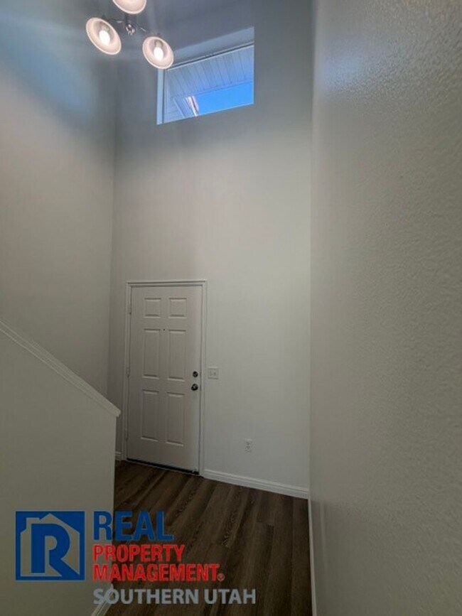 Building Photo - 794 N 195 W St