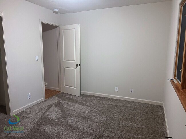 Building Photo - $4,595 - Large Gorgeous 3/2 Tri-Level Home with Beautiful Views in Gilroy near Wineries