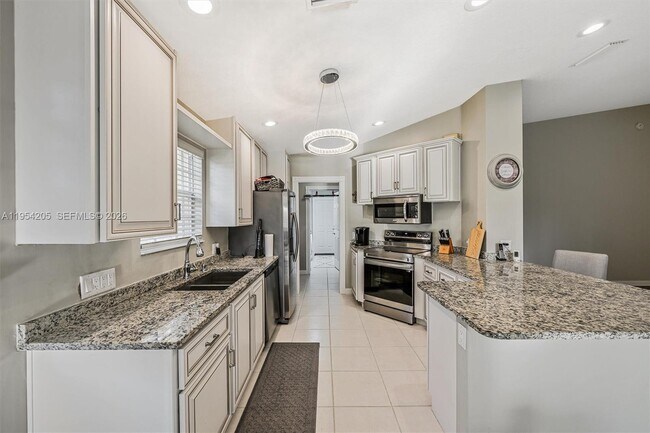 Building Photo - 10733 SW Elsinore Dr