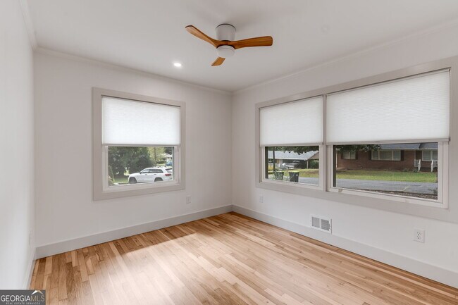 Building Photo - 493 Sybil Ln SE