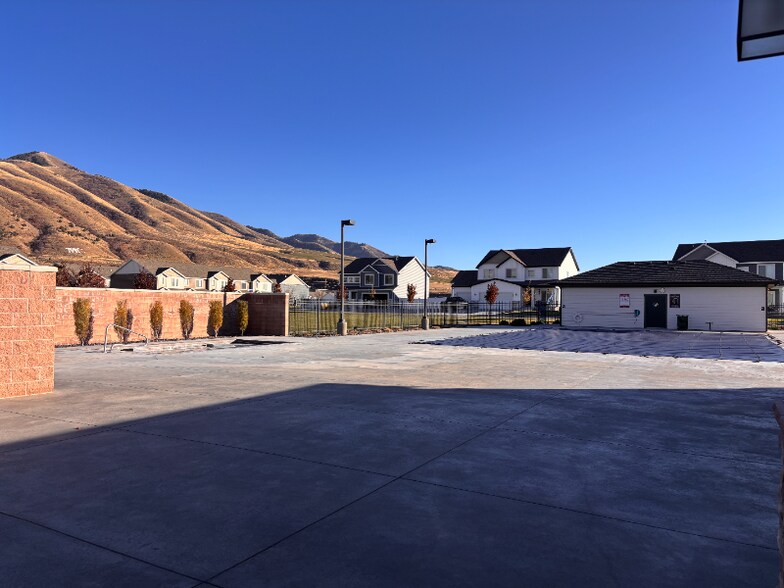 Building Photo - 1535 E 320 S