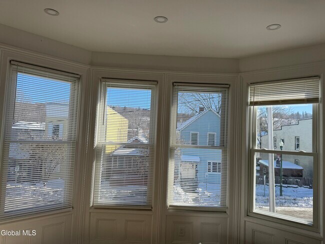 Building Photo - 445 5th Ave