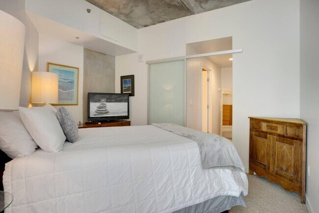 Building Photo - 930 15th St