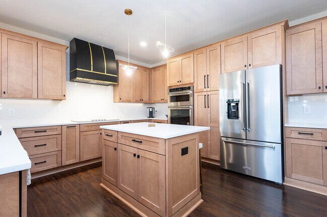 Building Photo - 301 Knowle Pl
