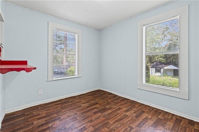 Building Photo - 2063 N Gimon Cir