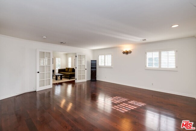 Building Photo - 4419 Clybourn Ave