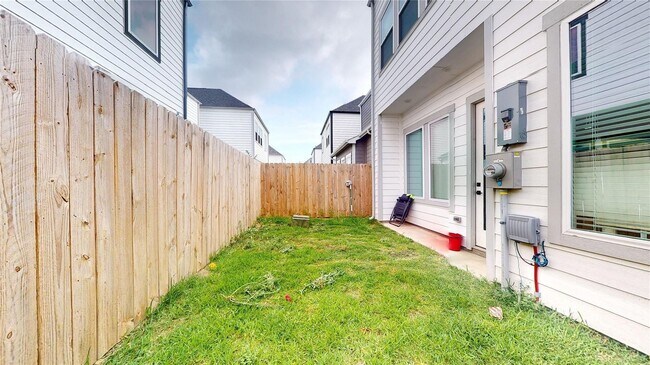 Building Photo - 8439 Berry Brush Ln