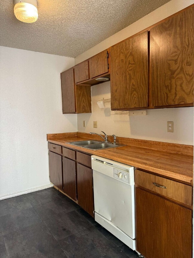Building Photo - 5221 Meadow Rise St