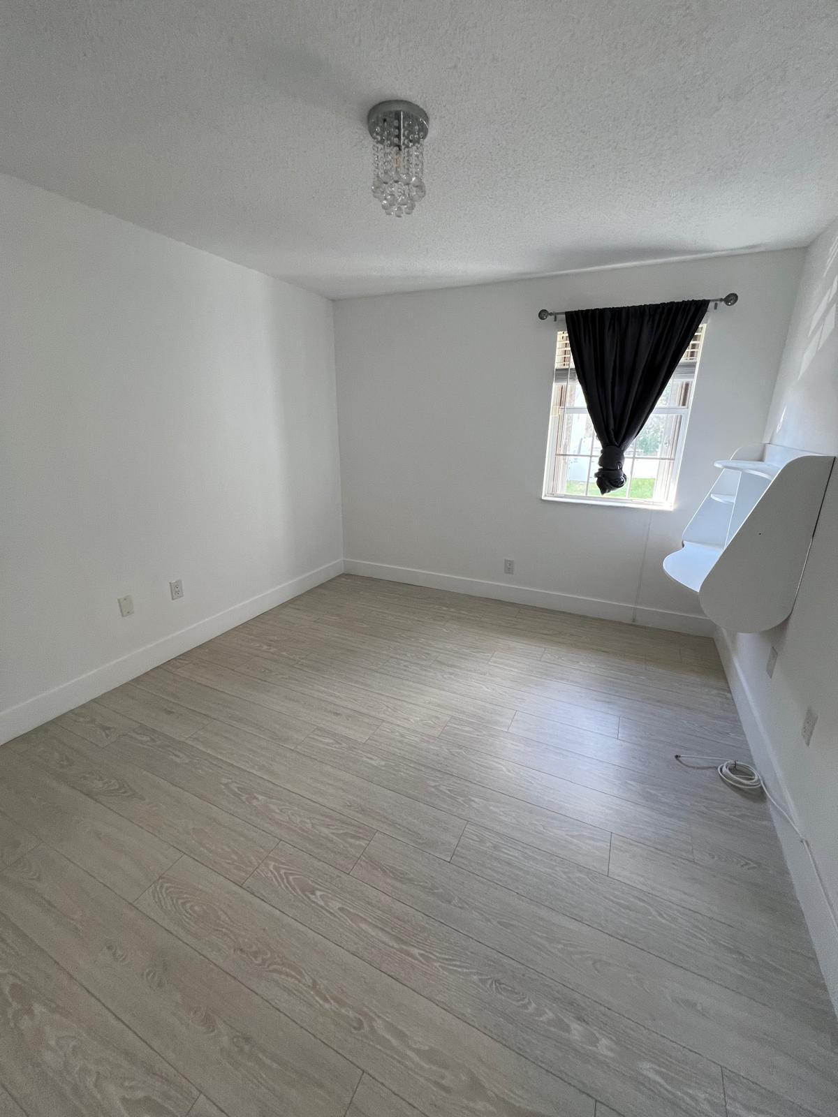 Building Photo - 1060 SW 111th Way