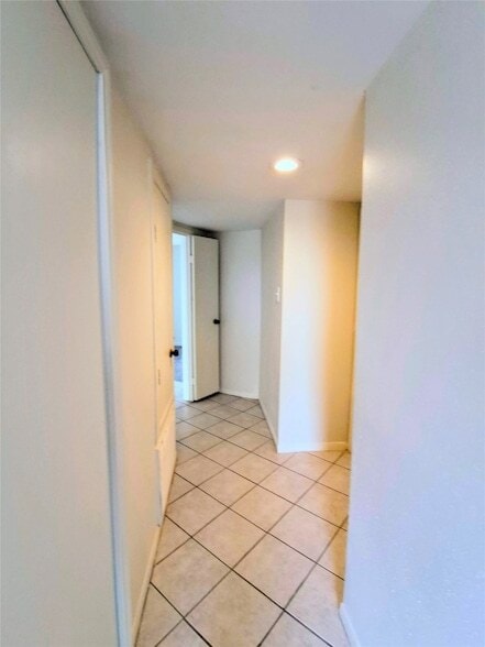 Building Photo - 500 Tiki Dr