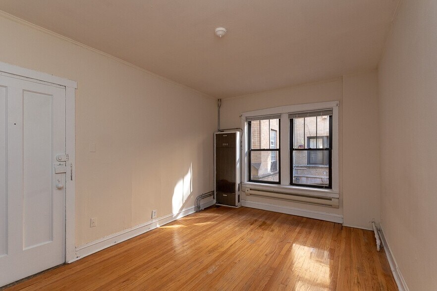 Building Photo - 2847 N Orchard St