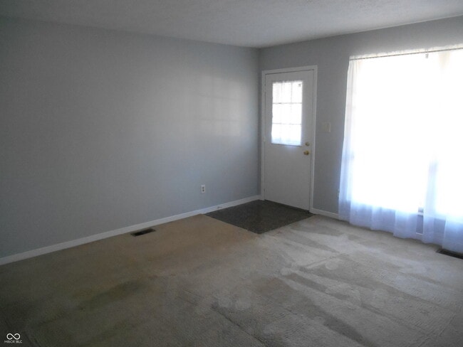 Building Photo - 5625 Lakeland Dr