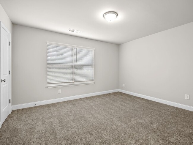 Building Photo - Charming two bedroom two and a half bathroom ready for you to call home!