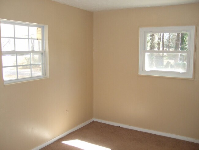 Building Photo - 626 Meadowview Dr