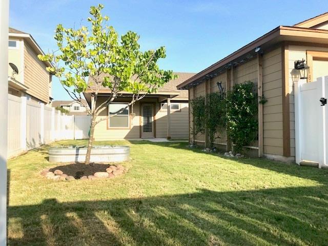 Building Photo - 18320 Friendship Hill Dr
