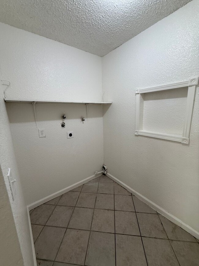 Building Photo - Available Soon! Fully Rehab!