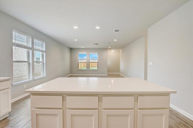 Building Photo - 108 Peruvian Ln
