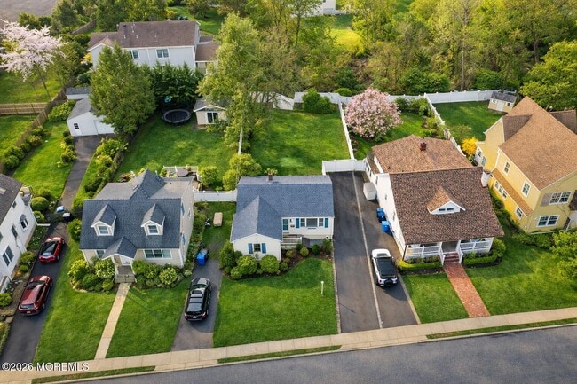 Building Photo - 32 Lake Ave