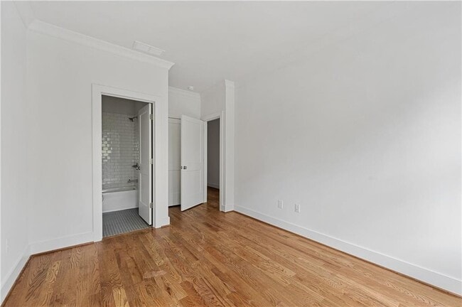 Building Photo - 965 Boulevard SE