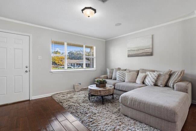 Building Photo - 114 Lassere Cir