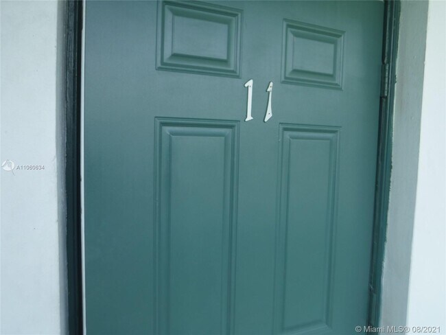 Building Photo - 1045 NE 39th Dr