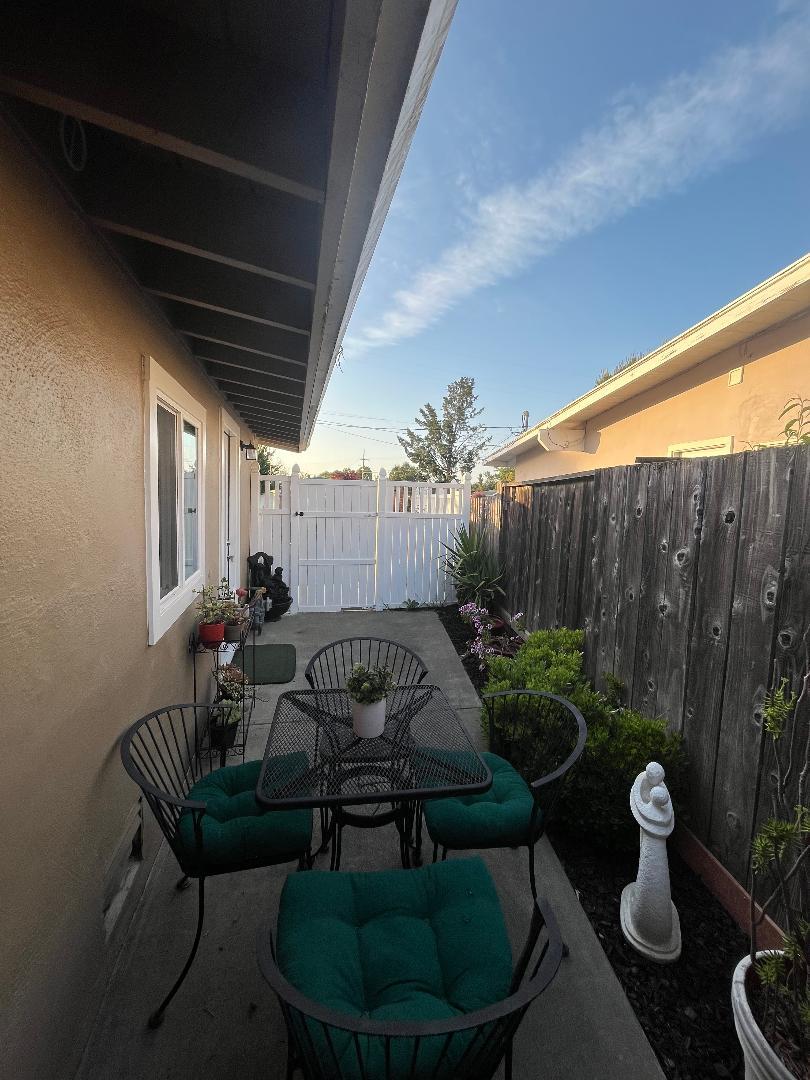 private entrance and patio - 680 Rosal Way