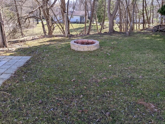 Building Photo - 907 Hooper Rd