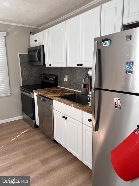 Building Photo - 145 Wilson St