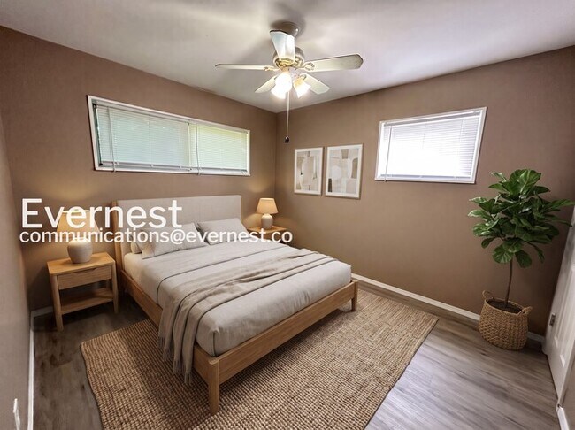Building Photo - 3 Bed/1 Bath Home with Off-Street Parking / Pet-Friendly / Vouchers Accepted / Available Now!