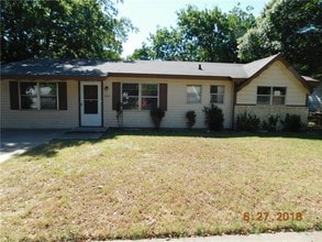 Building Photo - 1005 S 19th