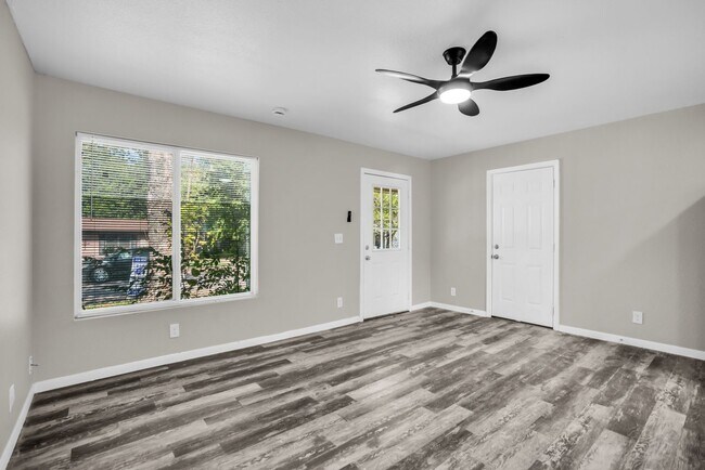 Building Photo - 125 Vandenburg Dr