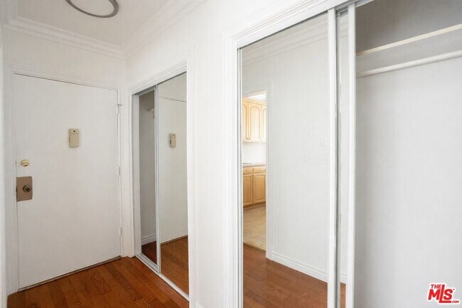 Building Photo - 2616 5th St