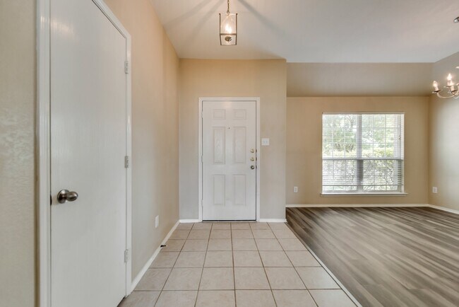Building Photo - Updated 3-2-2 Ranch in McKamy Evers (North Denton)