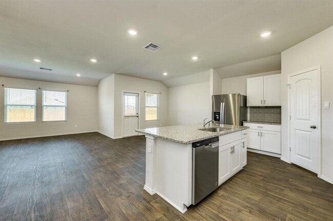 Building Photo - 307 N Richland Dr