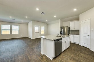 Building Photo - 307 N Richland Dr