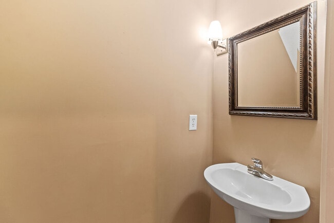 Building Photo - Chadbury House