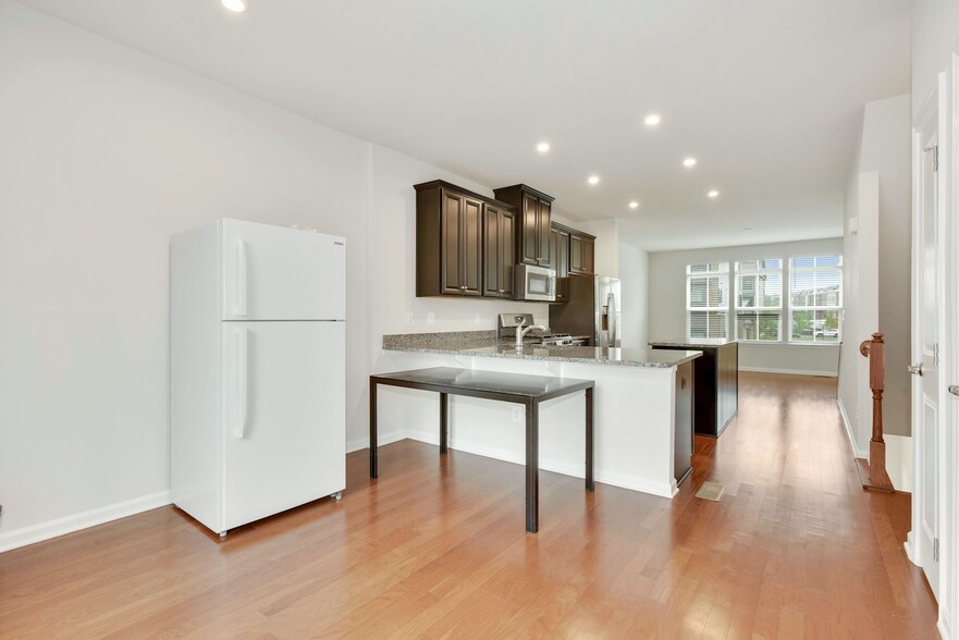 Building Photo - 43501 Apple Orchard Sq